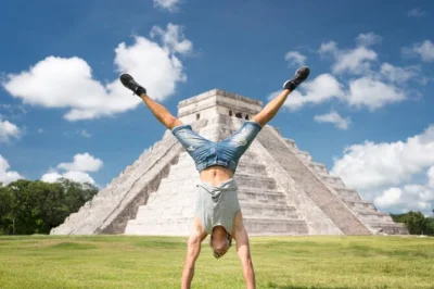 Entdecke chichen itza, tauche in einem cenote ins kühle wasser ein und schlendere durch das koloniale valladolid. inkl. hoteltransfer, buffet-mittagessen und zweisprachigem guide.
