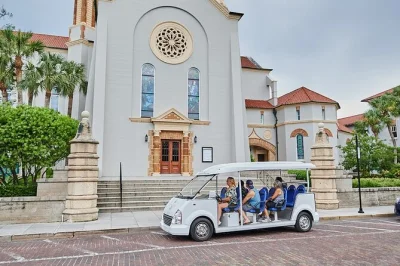 Scopri le storie di saint augustine con un tour storico di 1 ora in veicolo elettrico, parcheggio gratuito e guide amichevoli. pickup in centro e tour pet-friendly inclusi.