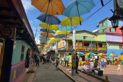 Guatapé e Medellín: Salita di 700 gradini e viste sulla campagna