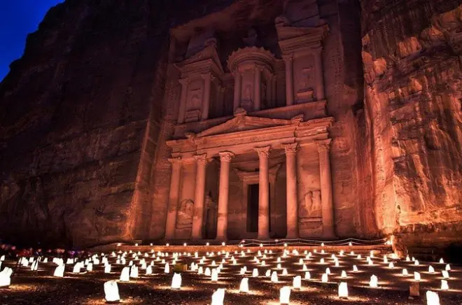 Petra & Wadi Rum Day Trip: Treasury and Desert Highlights