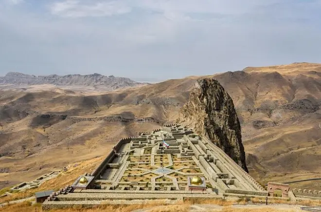 Nakhchivan : Château d'Alinja, Ashabi Kahf et tombeau Khanegah
