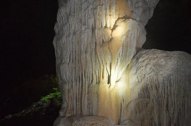 Crystal Cave tubing Belize City: Swim and float through formations