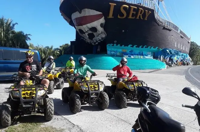 Passeio de ATV em Roatan: Selva, vida selvagem e cavalgada