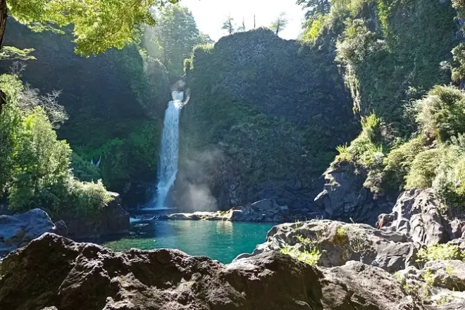 Tour em Huilo Huilo saindo de Pucón: Cachoeiras, cavernas e trilhas