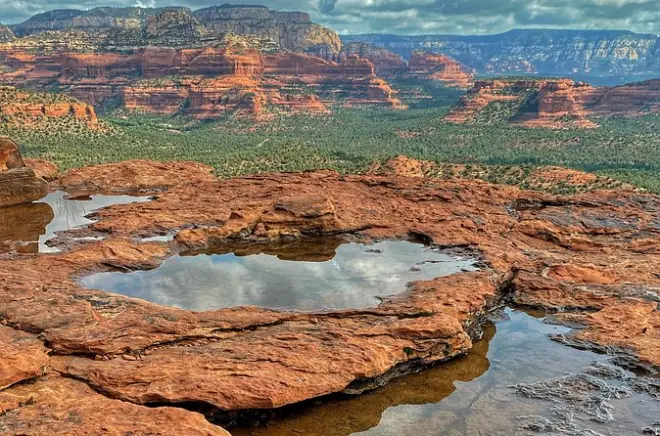 Doe Mountain hike Sedona: Summit red rocks