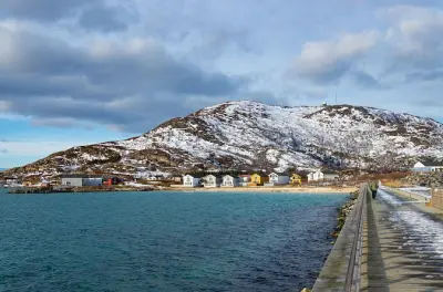 Isola di Kvaløya da Tromsø con fiordi artici e spiaggia Sommarøy