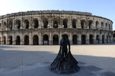 Visite privée à pied de Nîmes : Temple romain et amphithéâtre