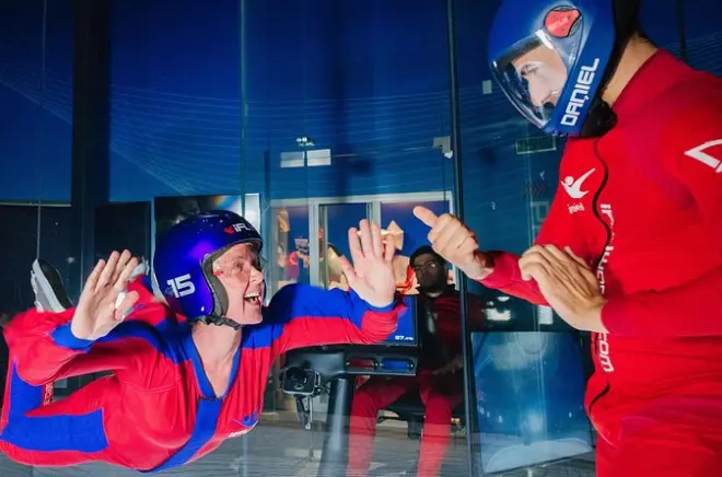 Indoor Skydiving Chicago-Naperville: 2 Flüge mit Instruktor