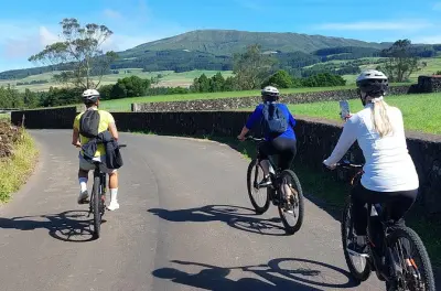 E-Bike-Tour Westseite Terceira: Käseverkostung & Küstenblick