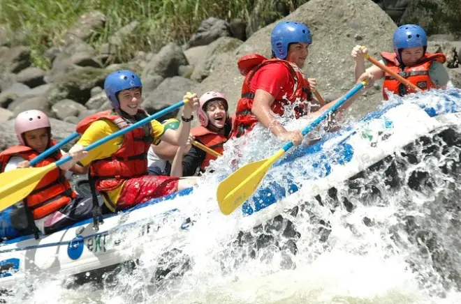 Rafting no Pacuare saindo de Puerto Viejo: Corredeiras III-IV