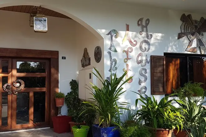 Laboratorio di mosaico a Manama: Crea e porta a casa il tuo pezzo