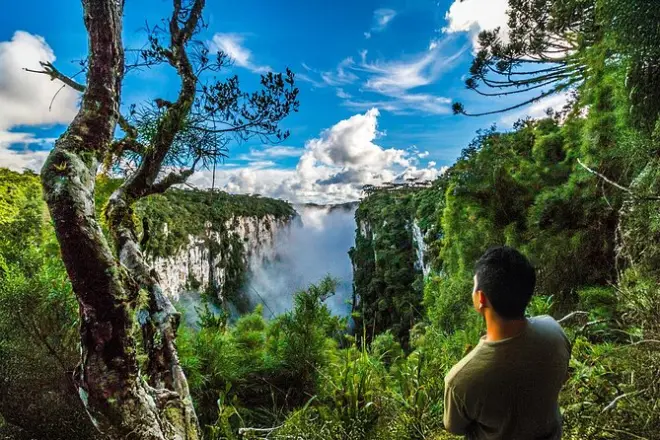 Canyon tour from Gramado: Itaimbezinho trails & picnic