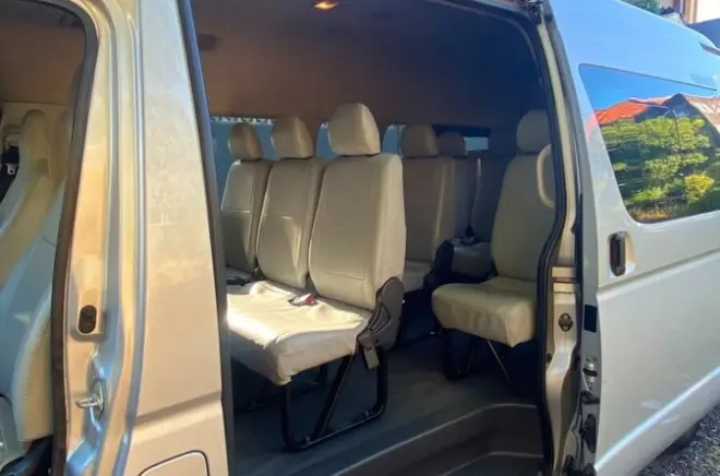 Minibus 12 places à Bali avec chauffeur anglophone inclus