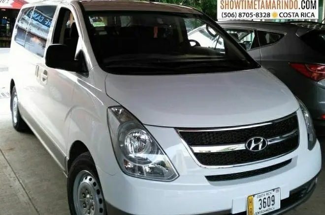 Liberia Airport to Tamarindo Beach Private Transfer with Drinks