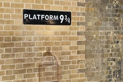 Descubre londres de harry potter en un tour privado en taxi negro, desde el andén 9 3/4 hasta leadenhall market, con guía local y recogida en hotel incluida.