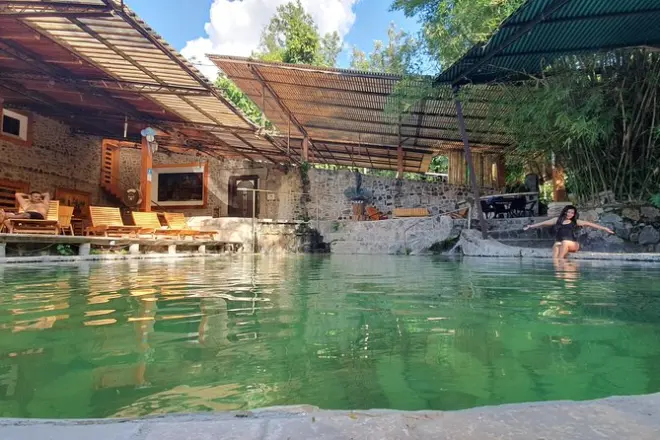 Santa Teresa: Mais de 20 piscinas termais e gêiser com Albania Cafe