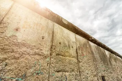 Berlin Wall Cold War tour: Private 3-hour walking guide