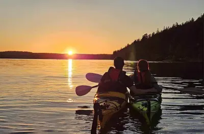 Kajakfahren auf dem Mälarsee: Paddeln bei Sonnenuntergang mit Fika