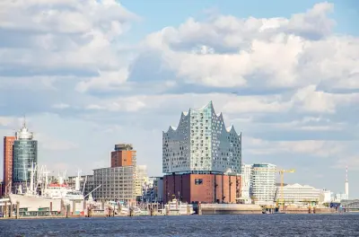 Hamburg walking tour with a local: Main sites and insider tips