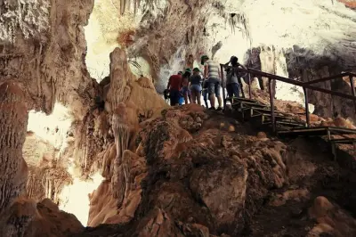 Gruta São Miguel em Bonito: Ponte suspensa e caverna