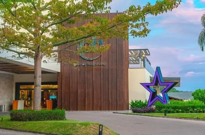 Liberia Airport to Planet Hollywood or Andaz: Round-Trip Transfer