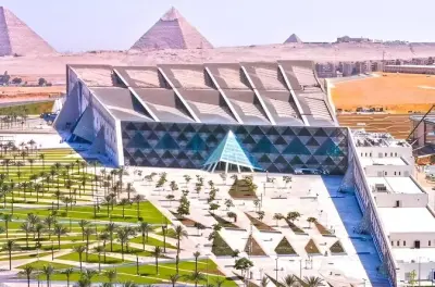 Au Caire depuis Hurghada : Pyramides et musée égyptien grandiose