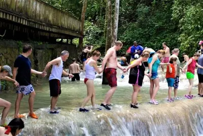 Dunn's River Falls & Luminous Lagoon Tour ab Grand Palladium