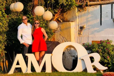 Erlebe eine private felucca-fahrt auf dem nil in kairo mit ägyptischem essen, dessert und softdrinks. inklusive hotelabholung, lokalem guide und entspannter auszeit am fluss.