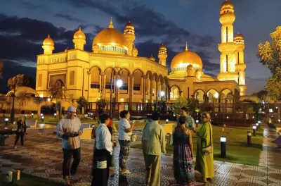 Bandar Seri Begawan à noite: Vila flutuante e mercado Gadong