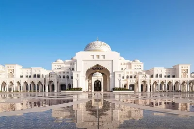 Découvrez abu dhabi en une journée depuis dubaï : visite de la grande mosquée, balade au heritage village, arrêt à ferrari world et prise en charge incluse.
