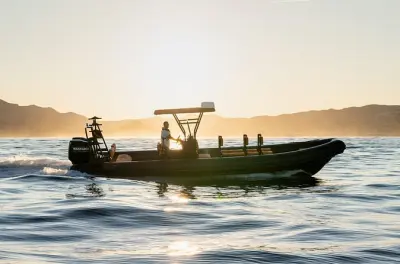 Tramonto sulla costa basca in barca: Piccolo gruppo, vino incluso