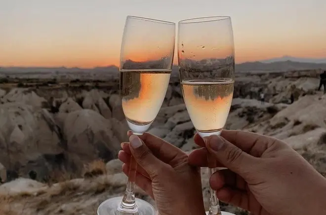 Pôr do sol no vale Kızılçukur, Capadócia com degustação de vinho