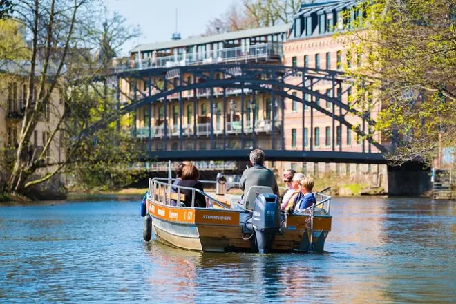 Leipzig hop-on hop-off bus tour: 12 stops from 4m height