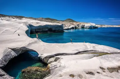 Milos beaches tour: Sarakiniko & Paleochori