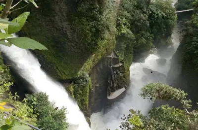Baños de Agua Santa : Cascade et balançoire incluses