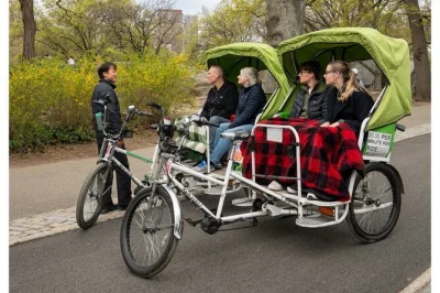 Descubre central park y sus famosas escenas de cine en pedicab, con un guía local que comparte curiosidades, paradas para fotos y anécdotas detrás de cámaras. narración en vivo incluida.