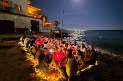 Moonlight Kayaking in Benidorm: Abendessen am Strand