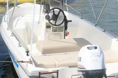 Explorez la côte est de Corfou en bateau moteur à votre rythme