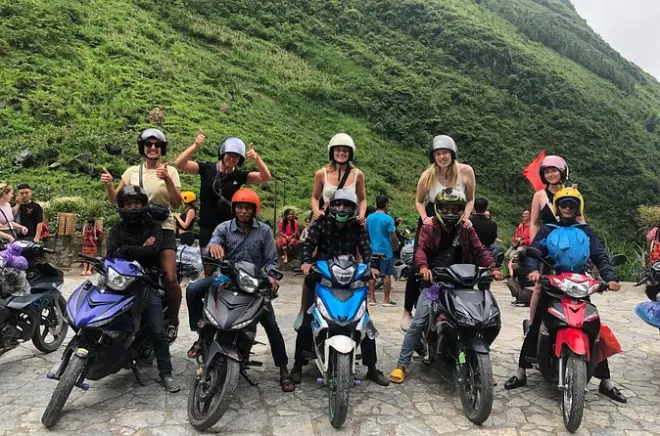 Ha Giang Loop 3 días en moto con guía easy rider