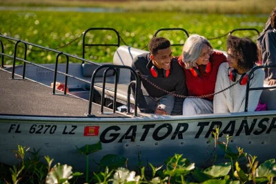 Erlebe eine 30-minütige airboat-tour in orlando, entdecke alligatoren aus nächster nähe, schlendere durch schmetterlingsgärten und genieße bbq am seeufer. inklusive eintritt und gehörschutz.