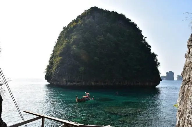 Tour en lancha rápida a las islas Phi Phi: Maya Bay y snorkel