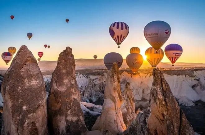 Alba in mongolfiera in Cappadocia con pick-up dall'hotel