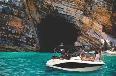 Blaue Höhle & Our Lady of the Rocks: Schwimmen in der Höhle
