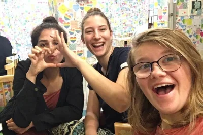 Entdecke hanoi altstadt mit einem lokalen guide, probiere street food klassiker und genieße cremigen eierkaffee am hoan kiem see. inkl. speisen, getränke & guide.