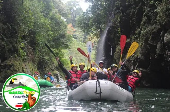 Rafting sur la Pacuare depuis San José avec rapides classe III–IV
