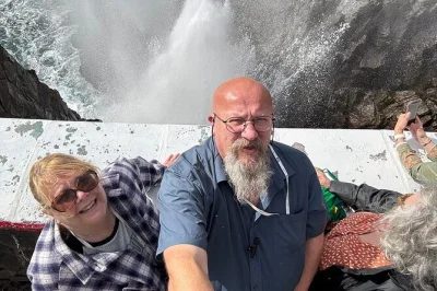 Erlebe die meeresgischt bei la bufadora, schlendere durch ensenadas kunsthandwerkermärkte und genieße private fahrt mit lokalem guide – inklusive abholung am cruiseport.