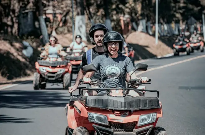 ATV vicino ad Antigua: Villaggi, giada e cioccolato