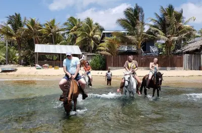 Mergulho com snorkel em Roatan: Recife, cavalgada e tirolesa