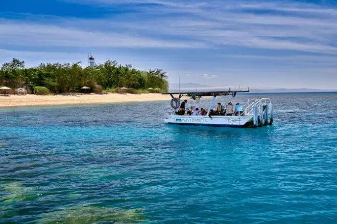 Snorkel en Low Isles: Catamarán a vela y guía marino