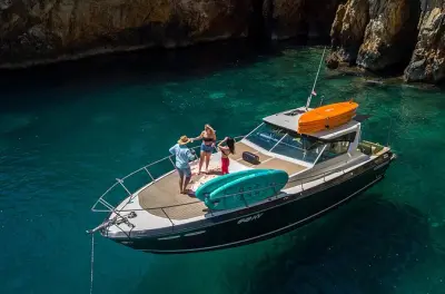 Private Yachtfahrt ab Hvar zu Blauer und Grüner Höhle, ganztags